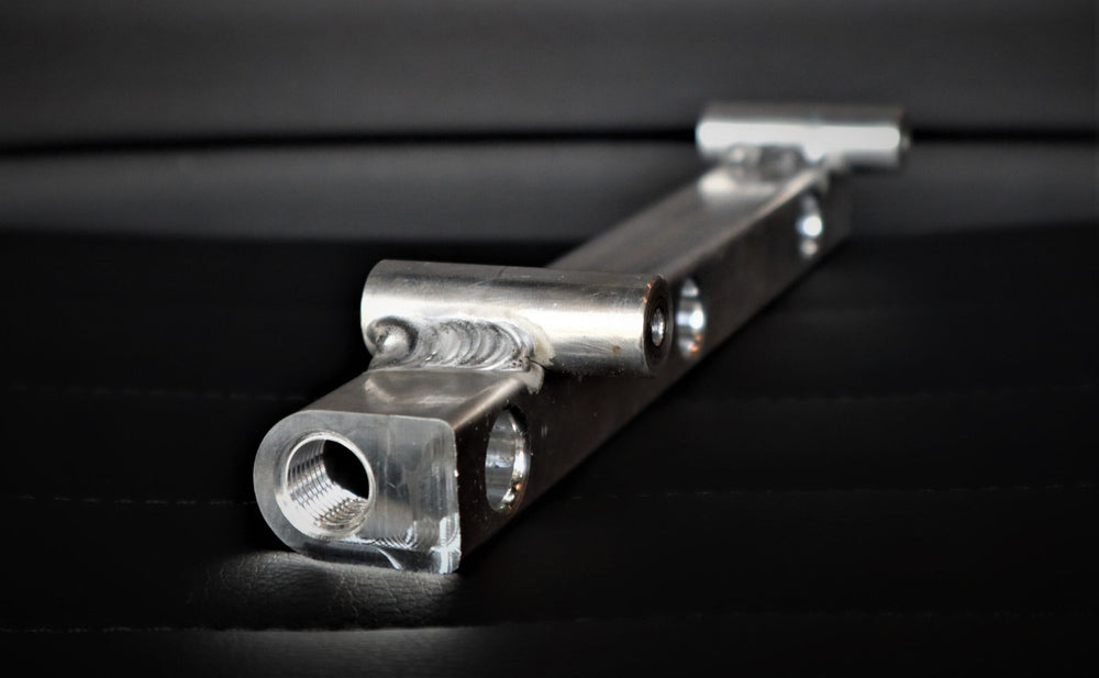  LaRue Performance Textron Wildcat XX Billet Fuel Rail - Threaded - 6 ORB Made for ID injectors Can Support up to 500 HP CAD designed & CNC machined in-house Made in the USA